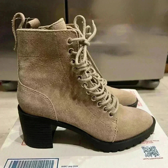 New DOLCE VITA Nigel Lace-up stacked heel leather Bootie - Picture 1 of 5